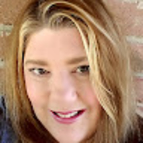 Meet your Posher, Julie - Picture 1 of 1